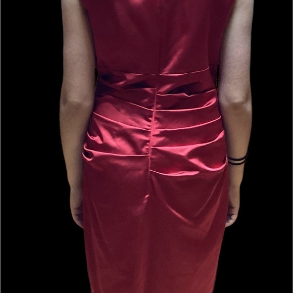 MAGGY LONDON RED SILK LOOK FORMAL! GREAT FOR PROM, SIZE 6 - Picture 2 of 3